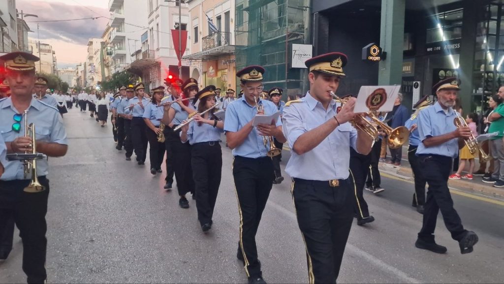 Πάτρα: Χιλιάδες στην λιτανεία για τον Αγιο Ανδρέα - Δεκάδες φωτό και βίντεο