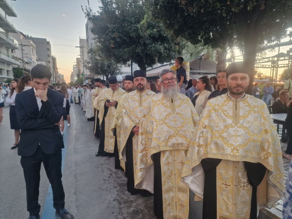 Πάτρα: Χιλιάδες στην λιτανεία για τον Αγιο Ανδρέα - Δεκάδες φωτό και βίντεο