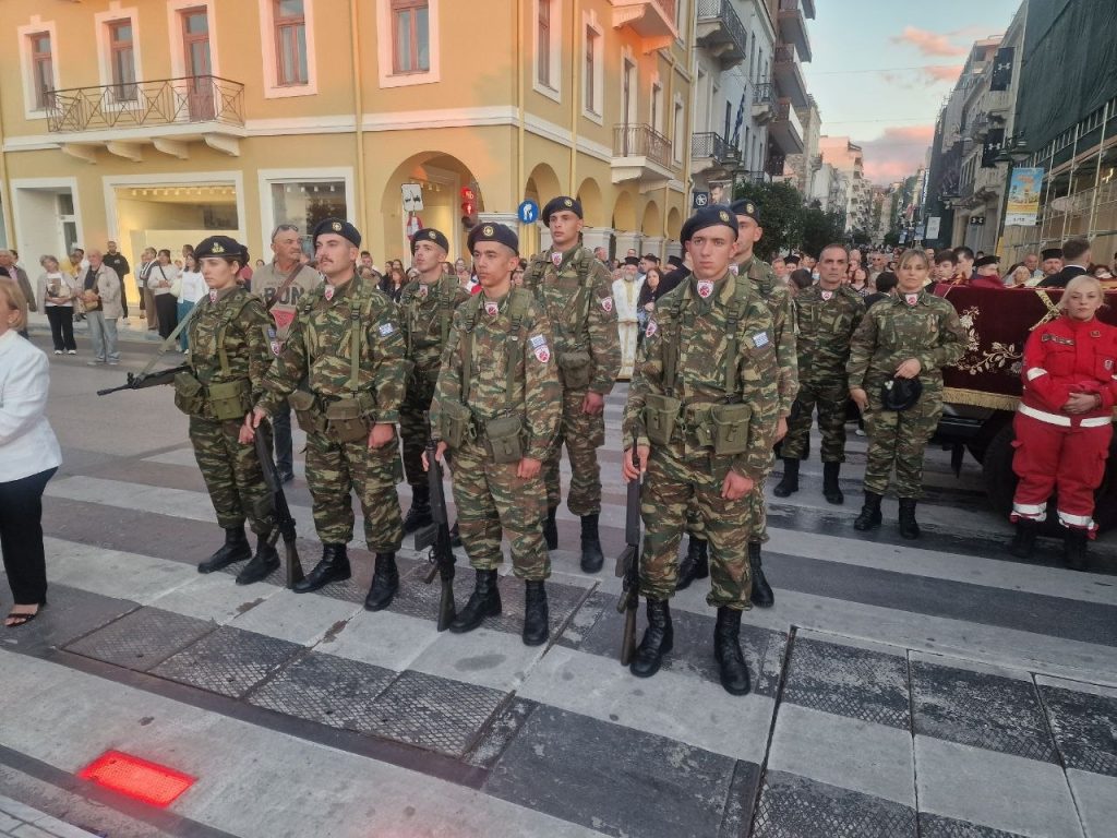 Πάτρα: Χιλιάδες στην λιτανεία για τον Αγιο Ανδρέα - Δεκάδες φωτό και βίντεο