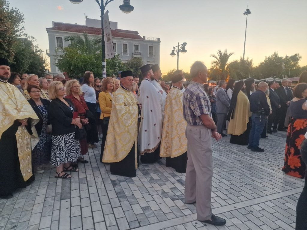 Πάτρα: Χιλιάδες στην λιτανεία για τον Αγιο Ανδρέα - Δεκάδες φωτό και βίντεο