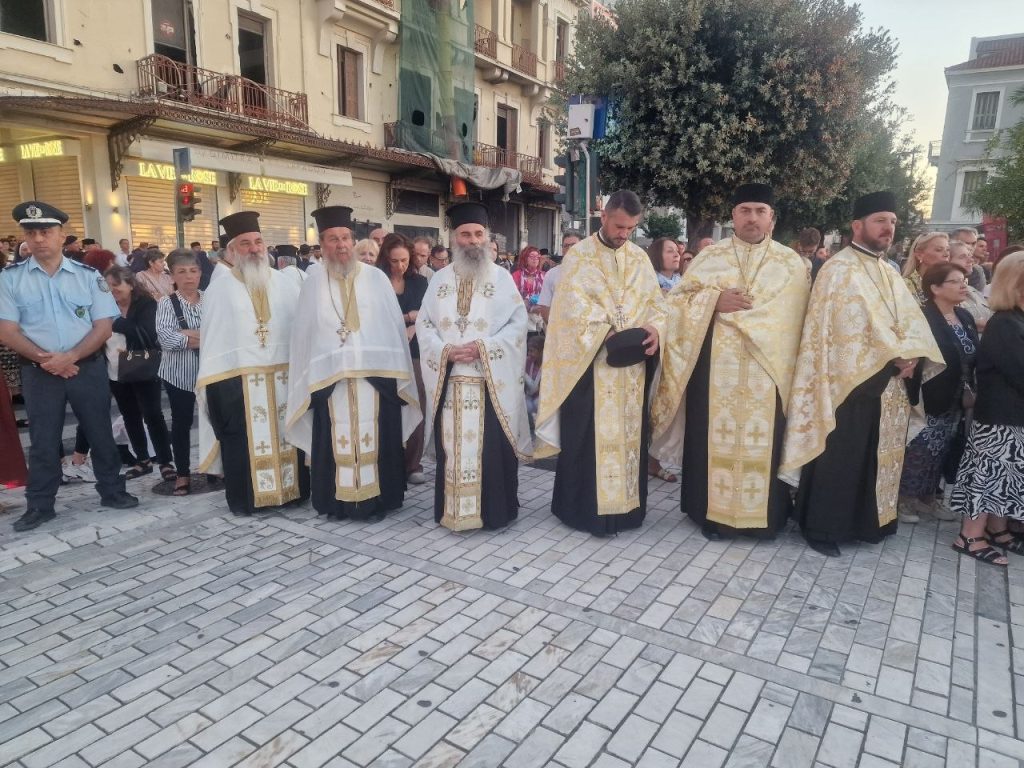 Πάτρα: Χιλιάδες στην λιτανεία για τον Αγιο Ανδρέα - Δεκάδες φωτό και βίντεο