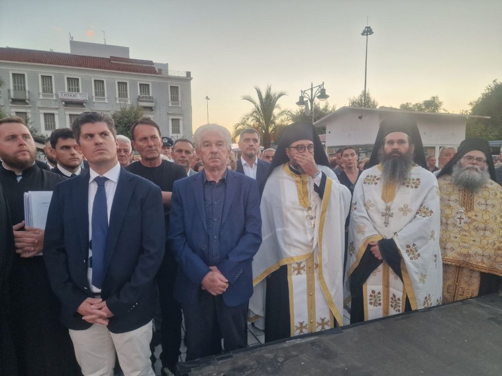 Πάτρα: Χιλιάδες στην λιτανεία για τον Αγιο Ανδρέα - Δεκάδες φωτό και βίντεο