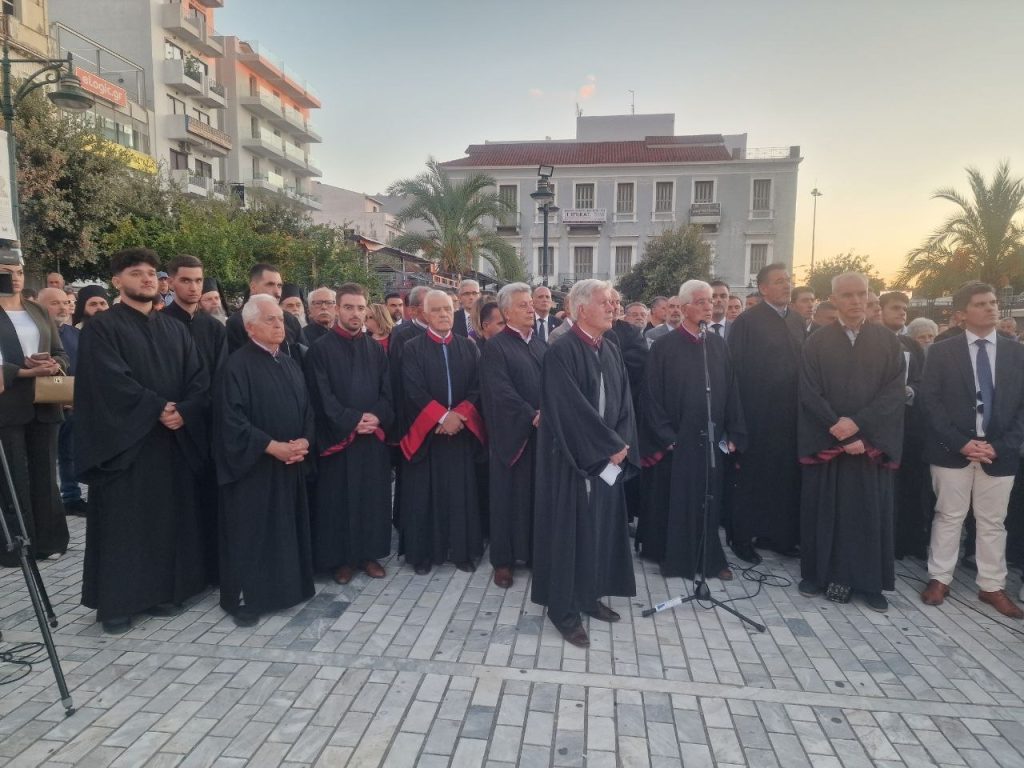 Πάτρα: Χιλιάδες στην λιτανεία για τον Αγιο Ανδρέα - Δεκάδες φωτό και βίντεο