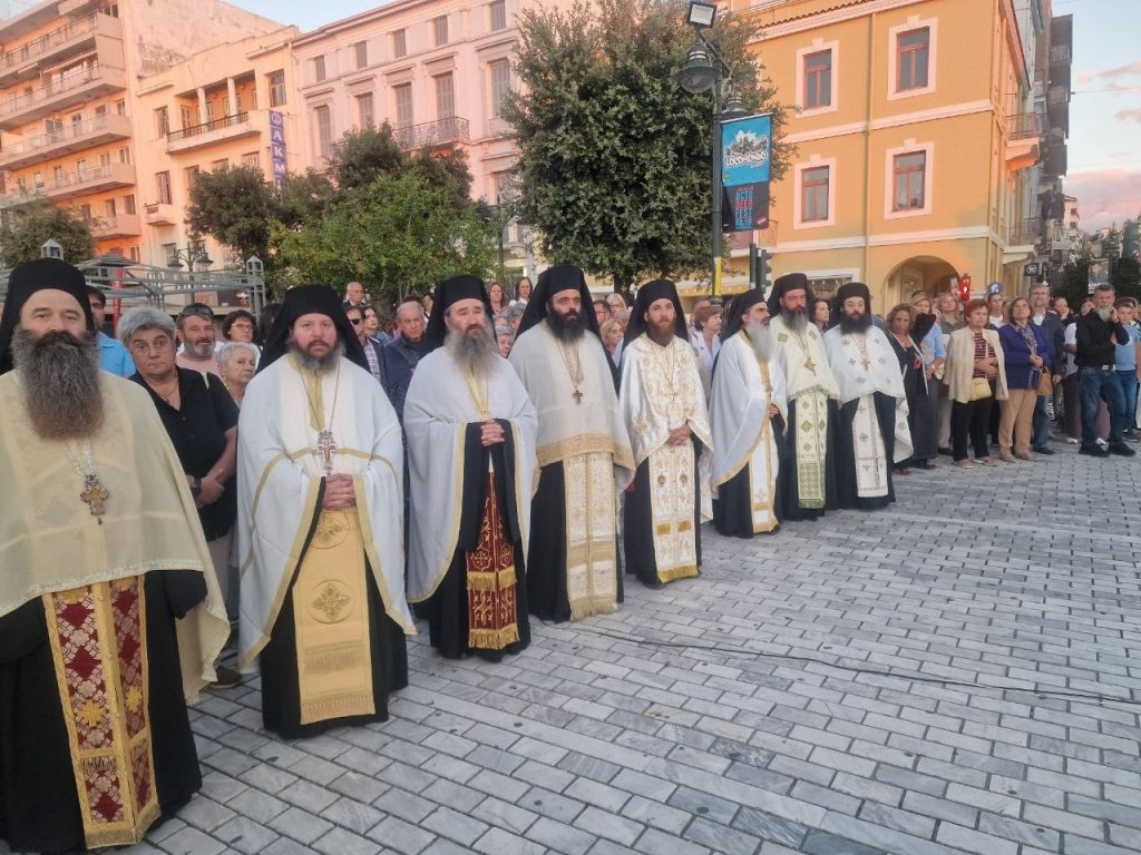 Πάτρα: Χιλιάδες στην λιτανεία για τον Αγιο Ανδρέα - Δεκάδες φωτό και βίντεο
