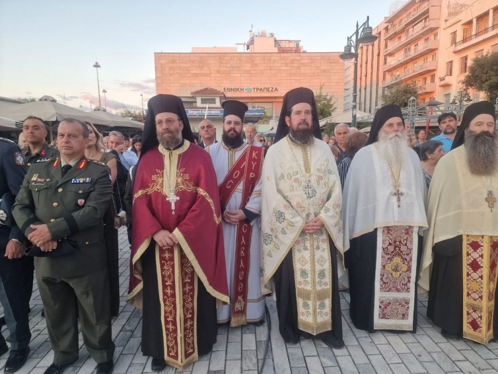 Πάτρα: Χιλιάδες στην λιτανεία για τον Αγιο Ανδρέα - Δεκάδες φωτό και βίντεο