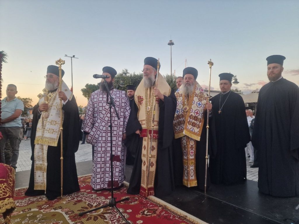 Πάτρα: Χιλιάδες στην λιτανεία για τον Αγιο Ανδρέα - Δεκάδες φωτό και βίντεο