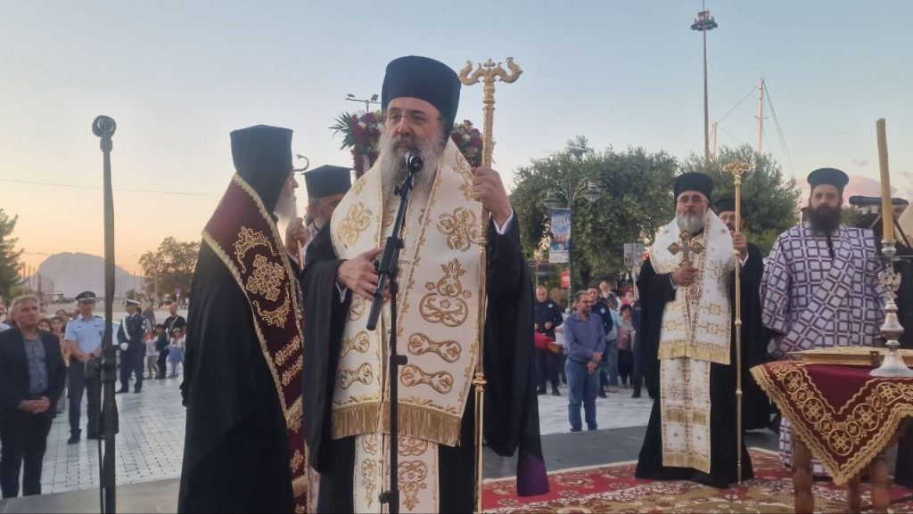 Πάτρα: Χιλιάδες στην λιτανεία για τον Αγιο Ανδρέα - Δεκάδες φωτό και βίντεο