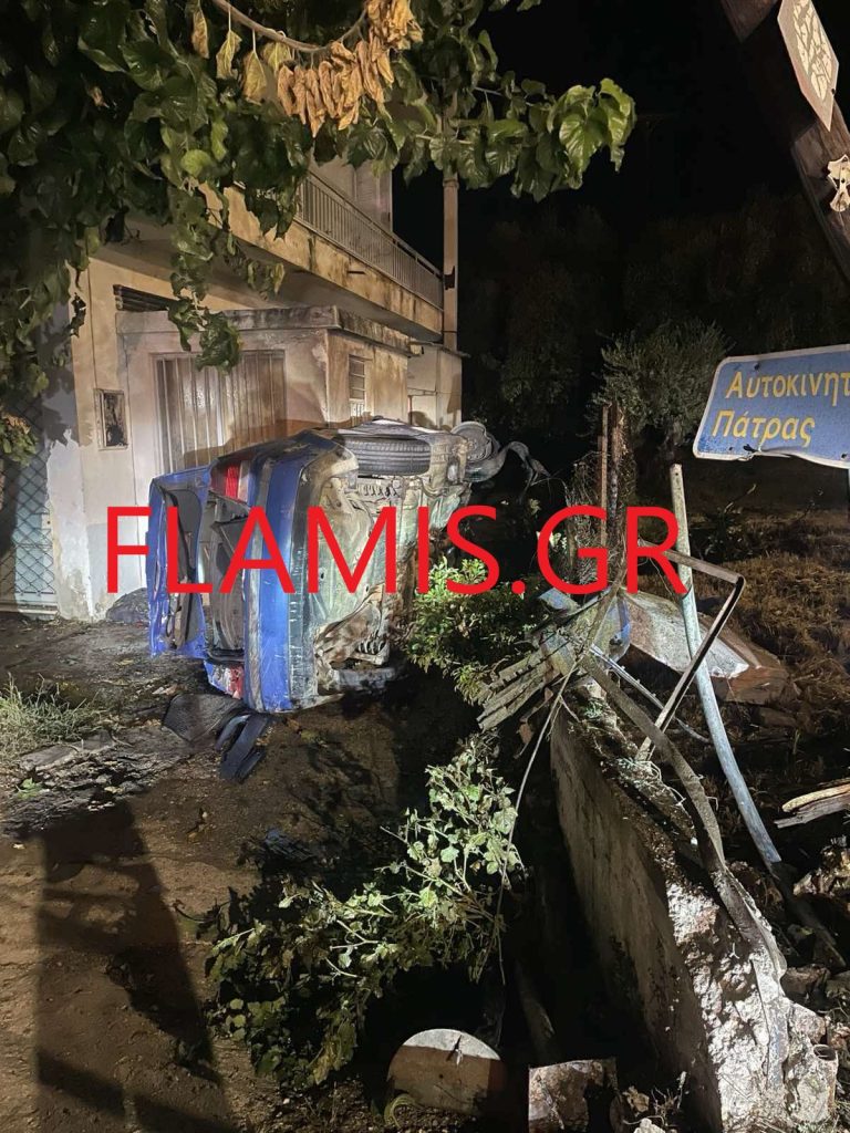 Πάτρα: Παρολίγο μακελειό! ΙΧ μπήκε σε αυλή σπιτιού, ξήλωσε κολώνα, μάντρα και πήρε φωτιά! Νεαρός έσωσε τον οδηγό! φωτο