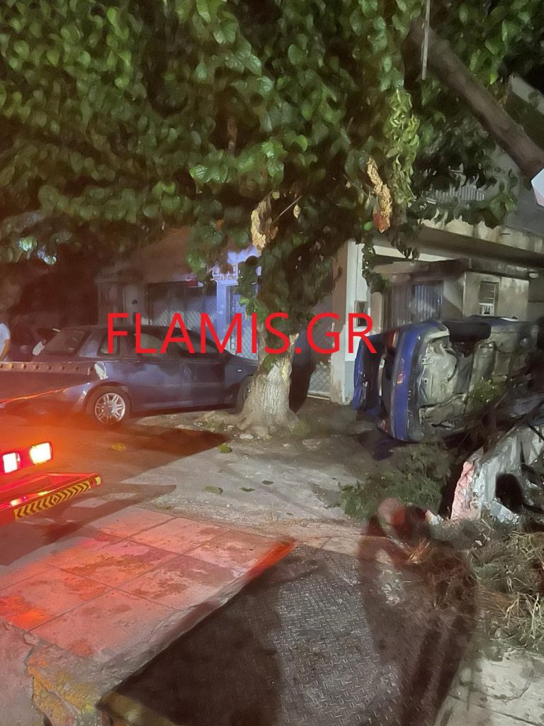 Πάτρα: Παρολίγο μακελειό! ΙΧ μπήκε σε αυλή σπιτιού, ξήλωσε κολώνα, μάντρα και πήρε φωτιά! Νεαρός έσωσε τον οδηγό! φωτο