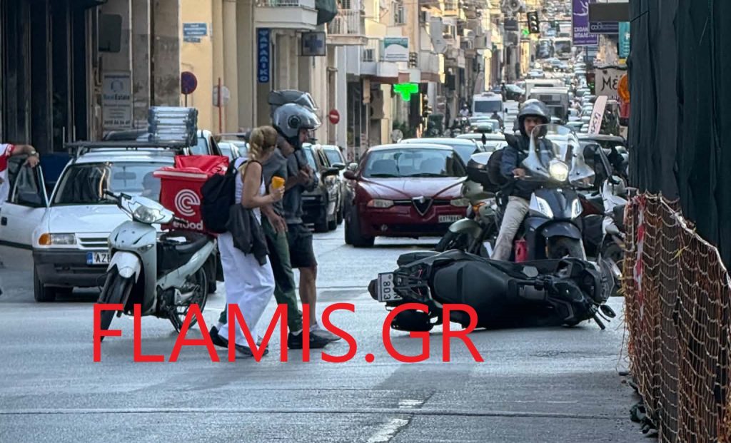 Πάτρα - ΤΩΡΑ: ΙΧ έπεσε πάνω σε μηχανάκι στη Γούναρη - φωτο Πάτρα - ΤΩΡΑ: ΙΧ έπεσε πάνω σε μηχανάκι στη Γούναρη - φωτο
