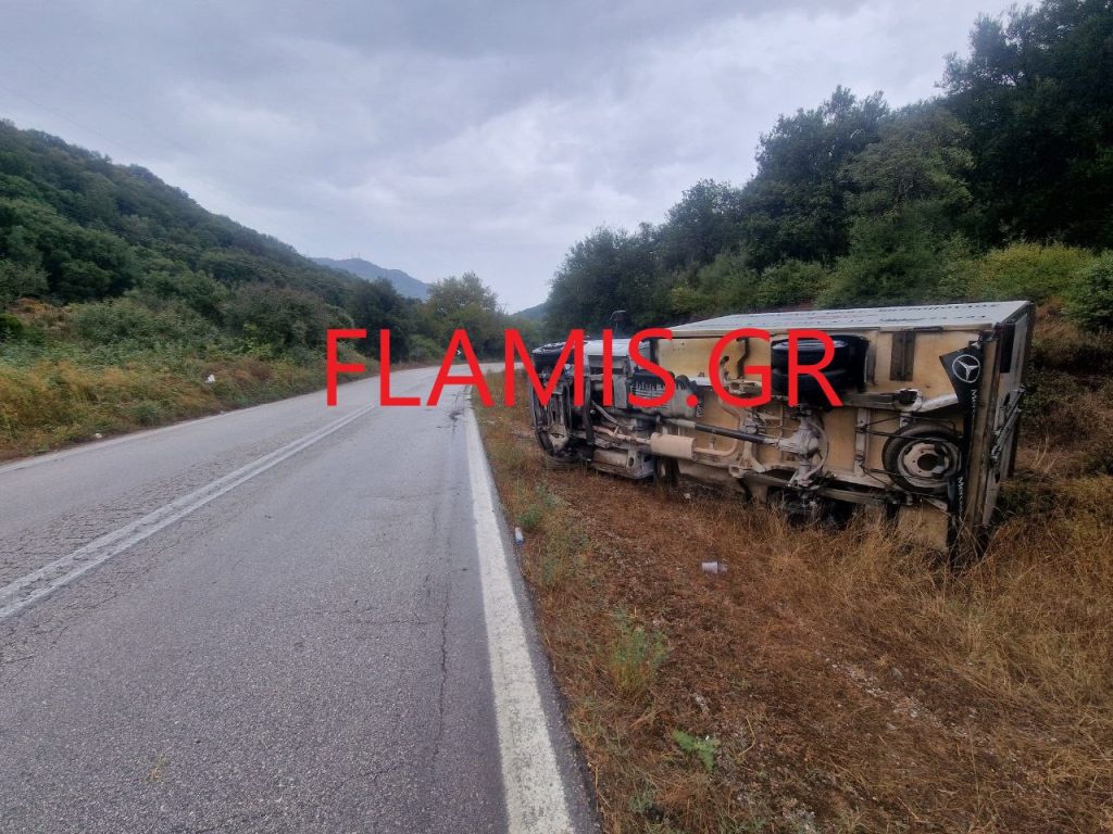 Αχαϊα: Οχημα έκανε 180 μοίρες στροφή, σύρθηκε και αναποδογύρισε - φωτο