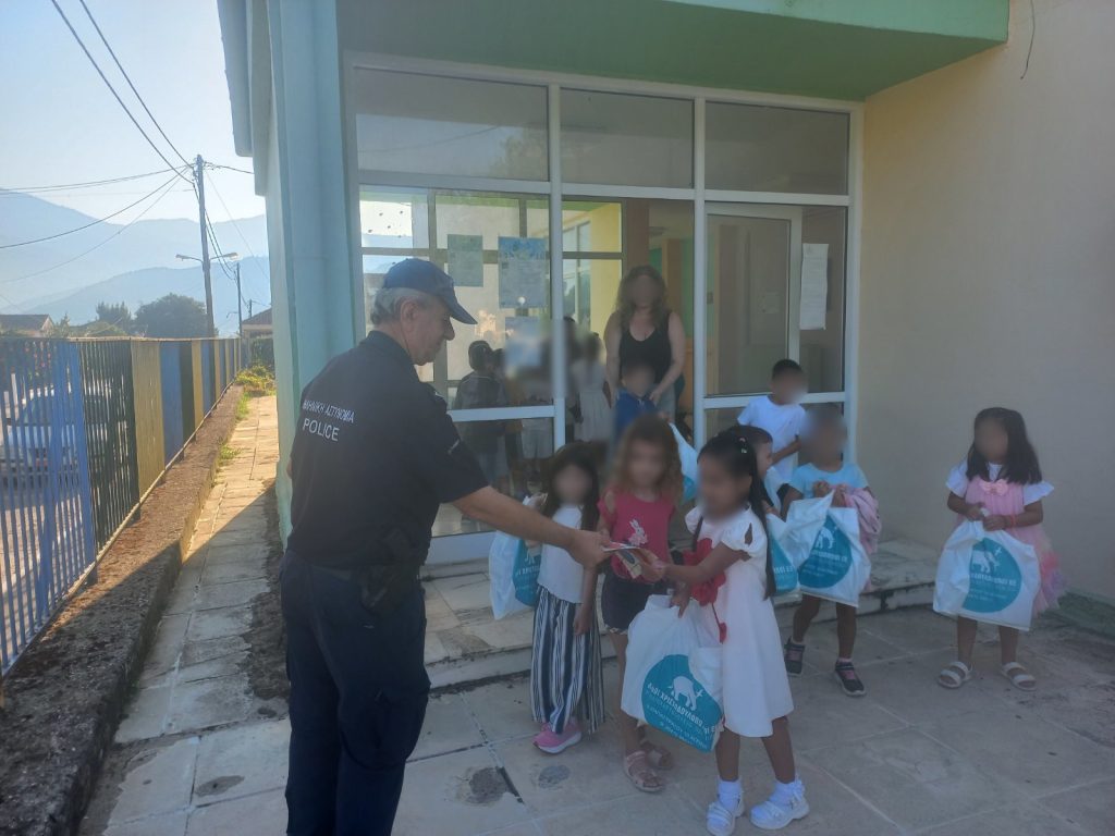 Η Ελληνική Αστυνομία διένειμε ενημερωτικό υλικό κυκλοφοριακού περιεχομένου στους μαθητές της  Δυτικής Ελλάδας
