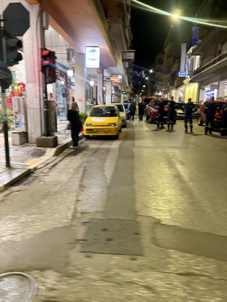 Πάτρα: Αργά το βράδυ ολοκληρώθηκε η επιχείρηση της ΕΜΑΚ στην Κολοκοτρώνη! Πρόβλημα σε δύο φιάλες - φωτο