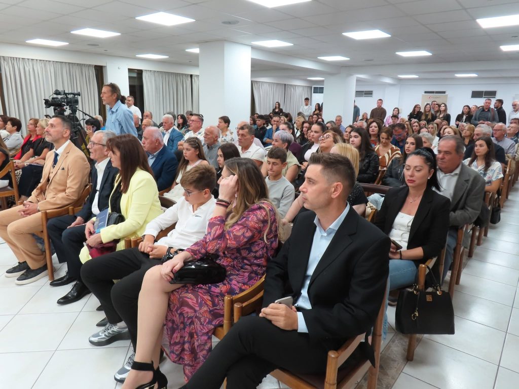 Πάτρα: Η παρουσίαση του νέου βιβλίου της φιλολόγου και συγγραφέως Πηνελόπης Λαμπούση - φωτο Πάτρα: Η παρουσίαση του νέου βιβλίου της φιλολόγου και συγγραφέως Πηνελόπης Λαμπούση - φωτο