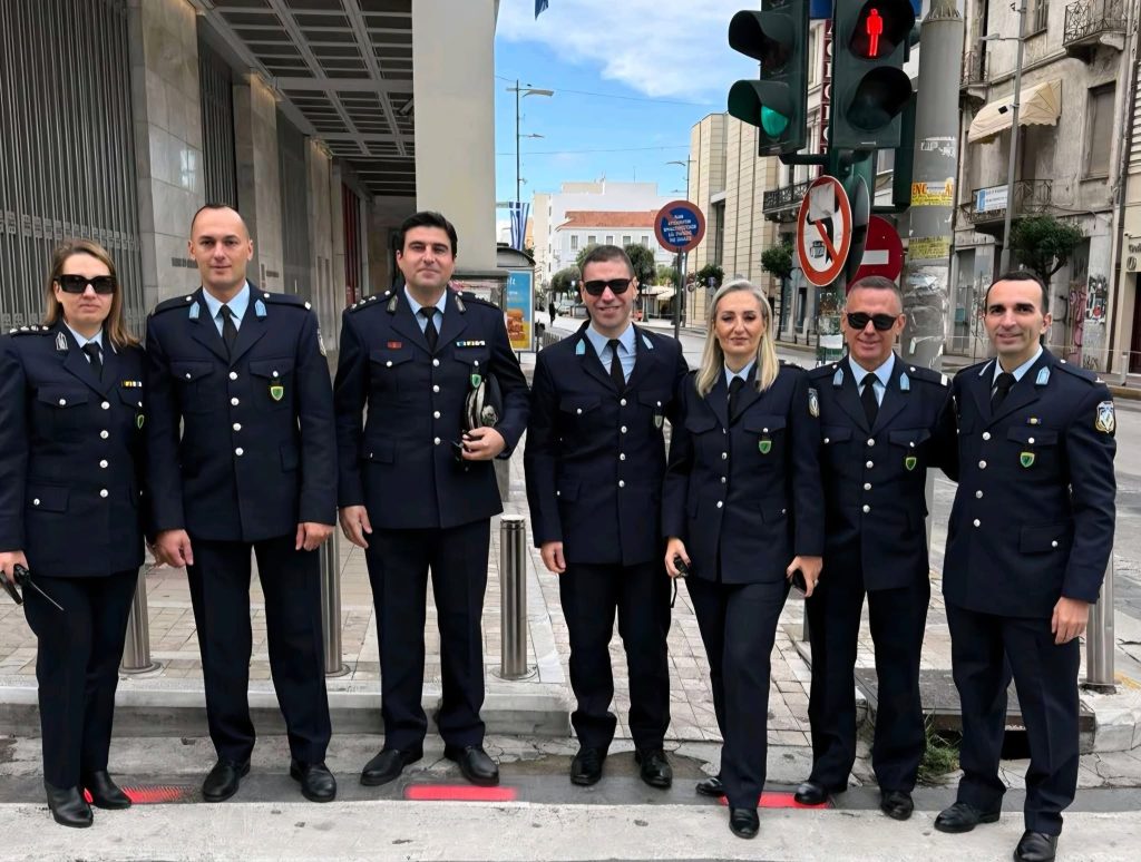 Στην παρέλαση Αστυνομικοί του 1ου Α.Τ. Πατρών - φωτο Στην παρέλαση Αστυνομικοί του 1ου Α.Τ. Πατρών - φωτο