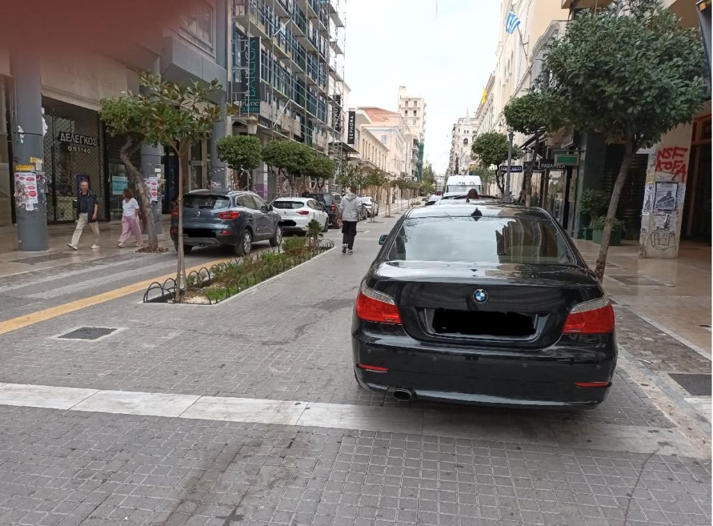 Πάτρα: Πήγαν σε γάμο στην Ευαγγελίστρια και έκαναν κατάληψη με ΙΧ όλον τον πεζόδρομο - φωτο