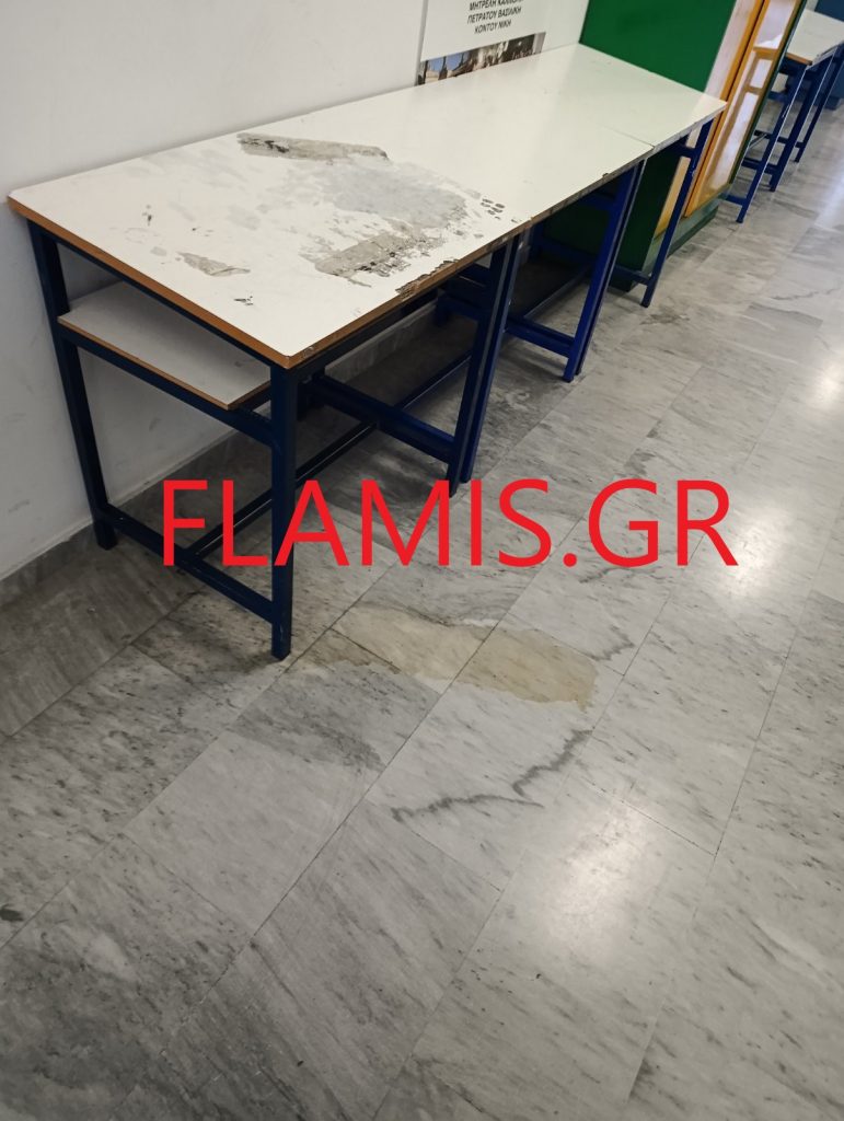 Eικόνες ντροπής σε ΕΠΑΛ της Πάτρας! Σπασμένα τζάμια, βιβλία στο πάτωμα, ζημιές και.... διάδρομοι ουρητήρια! φωτο