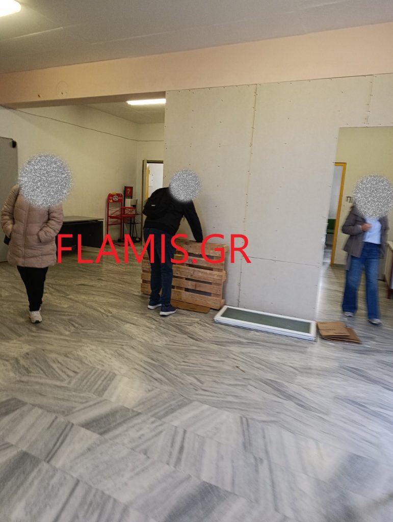 Eικόνες ντροπής σε ΕΠΑΛ της Πάτρας! Σπασμένα τζάμια, βιβλία στο πάτωμα, ζημιές και.... διάδρομοι ουρητήρια! φωτο