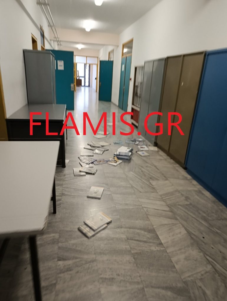 Eικόνες ντροπής σε ΕΠΑΛ της Πάτρας! Σπασμένα τζάμια, βιβλία στο πάτωμα, ζημιές και.... διάδρομοι ουρητήρια! φωτο