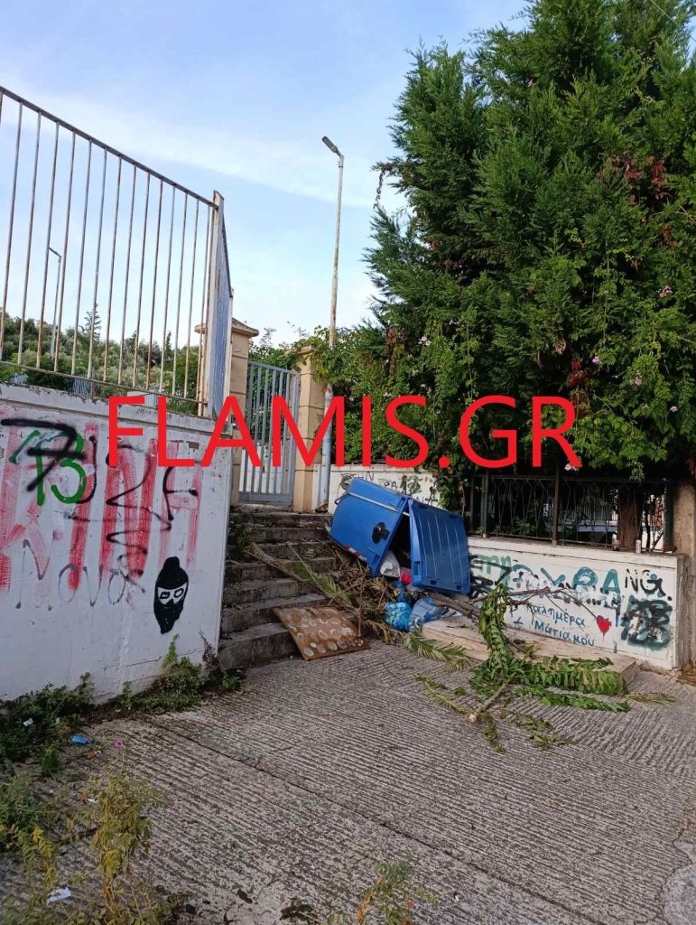Eικόνες ντροπής σε ΕΠΑΛ της Πάτρας! Σπασμένα τζάμια, βιβλία στο πάτωμα, ζημιές και.... διάδρομοι ουρητήρια! φωτο