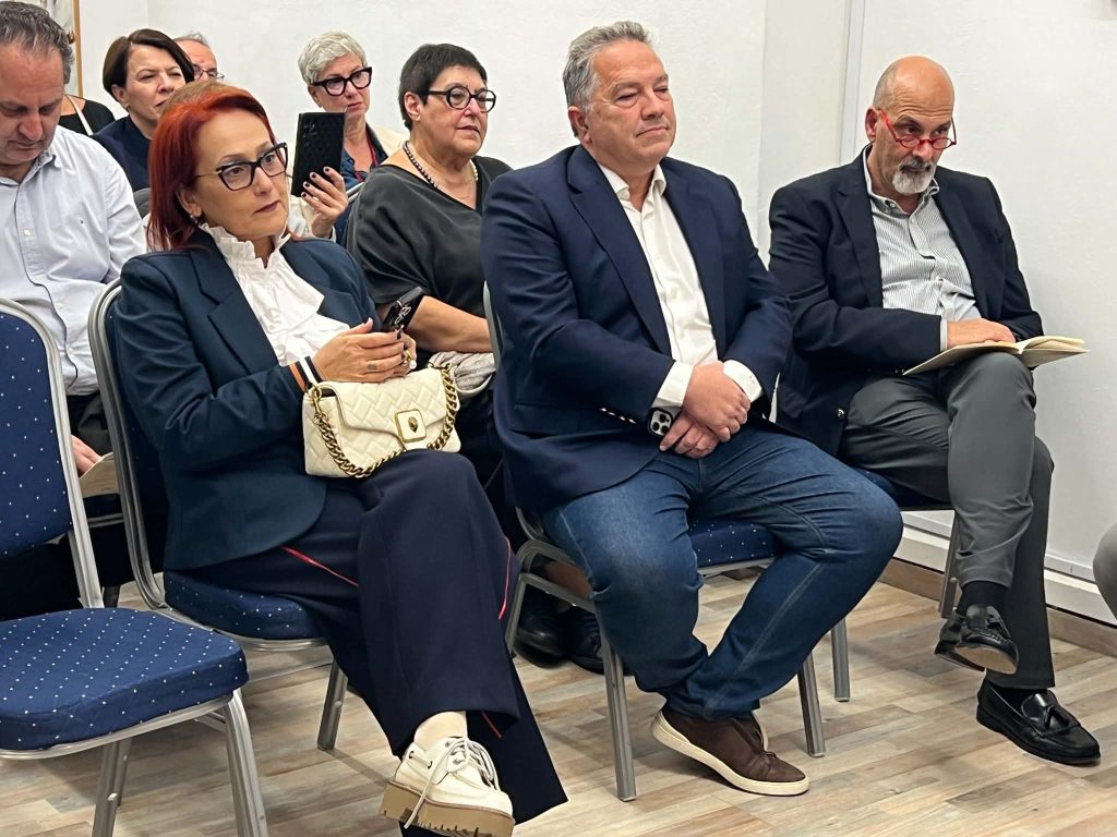Με μεγάλη ανταπόκριση η παρουσίαση της ποιητικής συλλογής «Δεμένα Πλοία» της Ελένης Βάκρου στην Πάτρα - φωτο