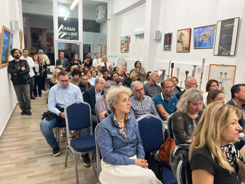 Με μεγάλη ανταπόκριση η παρουσίαση της ποιητικής συλλογής «Δεμένα Πλοία» της Ελένης Βάκρου στην Πάτρα - φωτο