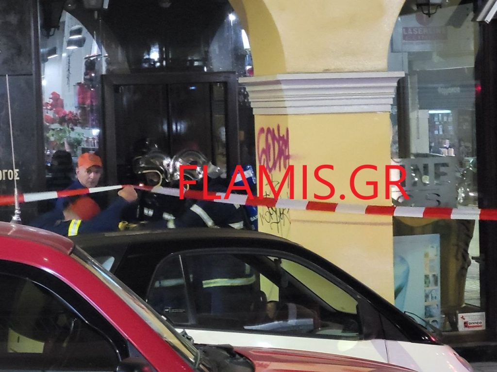Πάτρα: Αργά το βράδυ ολοκληρώθηκε η επιχείρηση της ΕΜΑΚ στην Κολοκοτρώνη! Πρόβλημα σε δύο φιάλες - φωτο