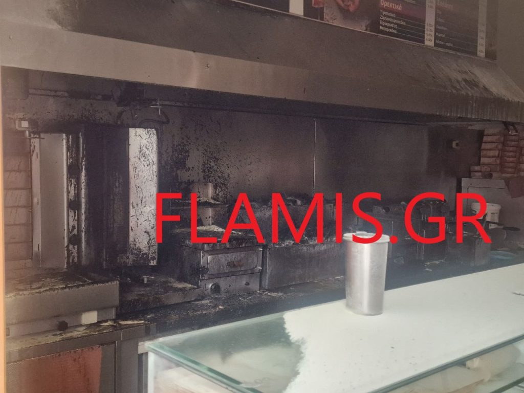 Πάτρα - ΤΩΡΑ: Φωτιά σε ψησταριά της Τριών Ναυάρχων - Βιντεο από τα πρώτα λεπτά