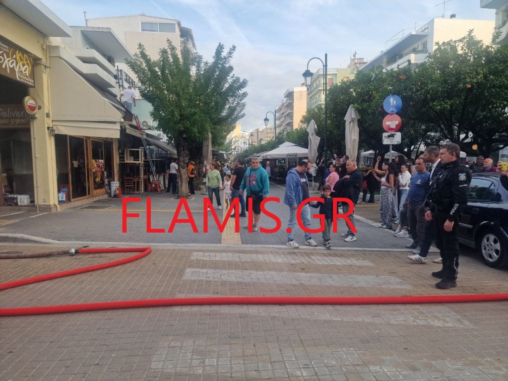 Πάτρα - ΤΩΡΑ: Φωτιά σε ψησταριά της Τριών Ναυάρχων - Βιντεο από τα πρώτα λεπτά
