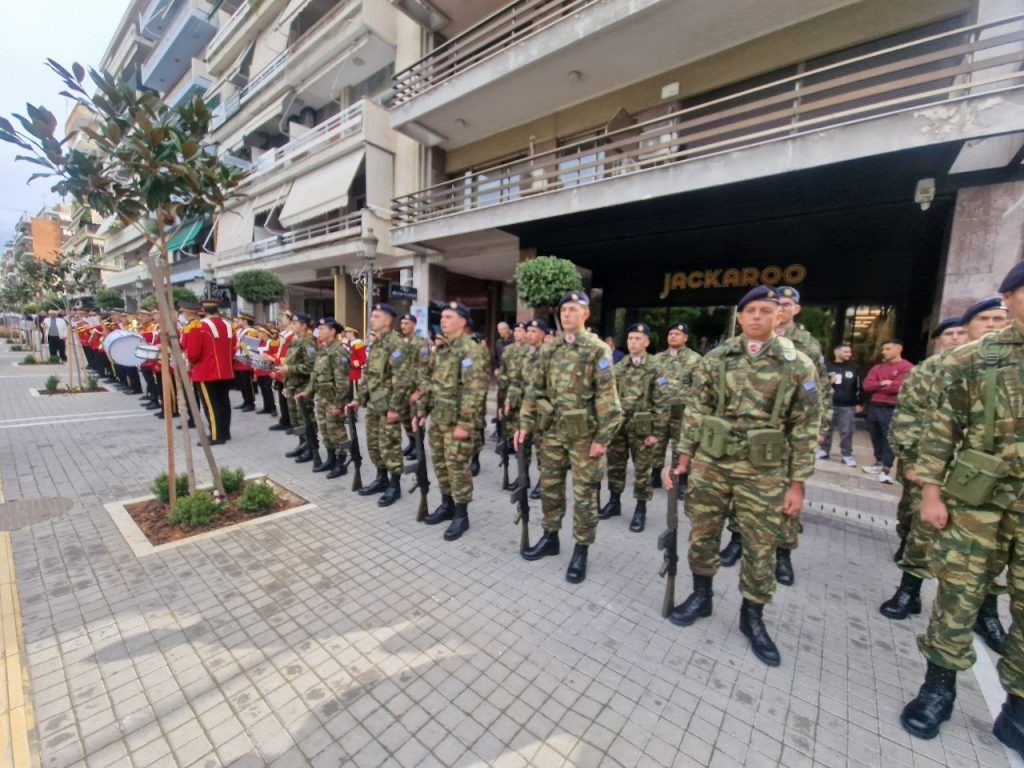 Στην ανακαινισμένη πλ. Όλγας η κατάθεση στεφάνων για το ΟΧΙ - ΦΩΤΟ Στην ανακαινισμένη πλ. Όλγας η κατάθεση στεφάνων για το ΟΧΙ - ΦΩΤΟ