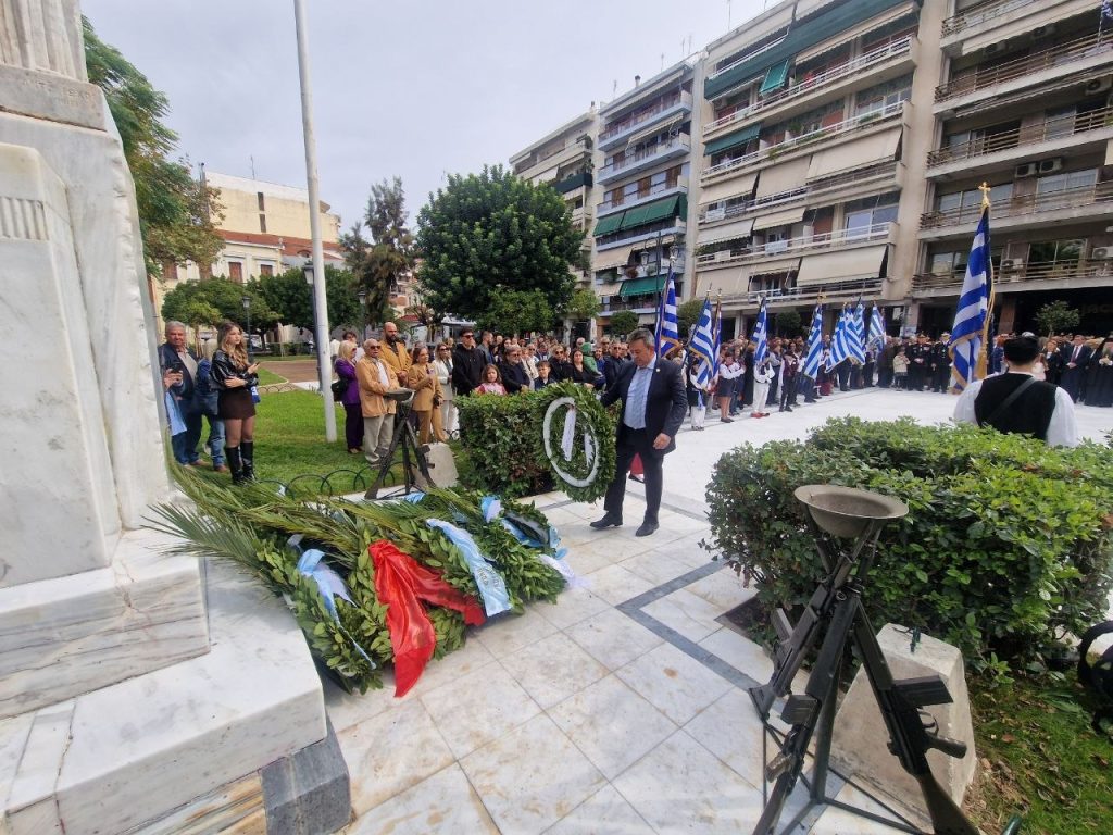 Στην ανακαινισμένη πλ. Όλγας η κατάθεση στεφάνων για το ΟΧΙ - ΦΩΤΟ Στην ανακαινισμένη πλ. Όλγας η κατάθεση στεφάνων για το ΟΧΙ - ΦΩΤΟ