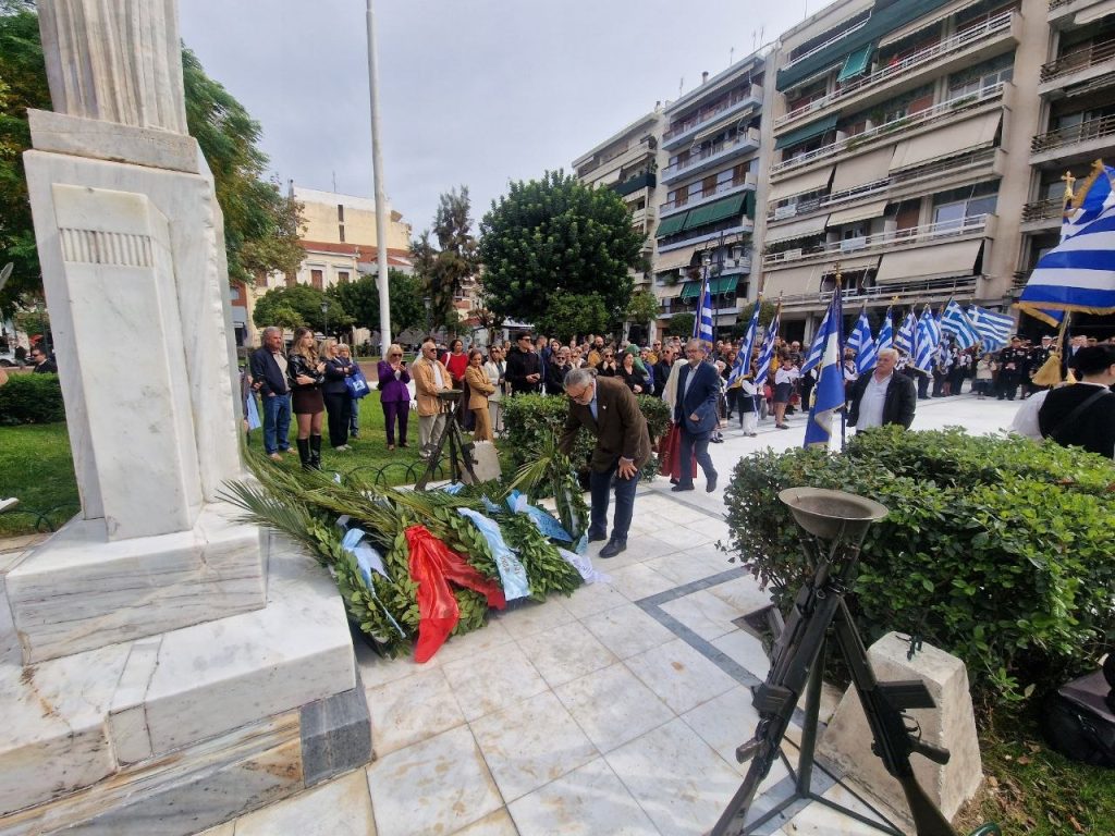 Στην ανακαινισμένη πλ. Όλγας η κατάθεση στεφάνων για το ΟΧΙ - ΦΩΤΟ
