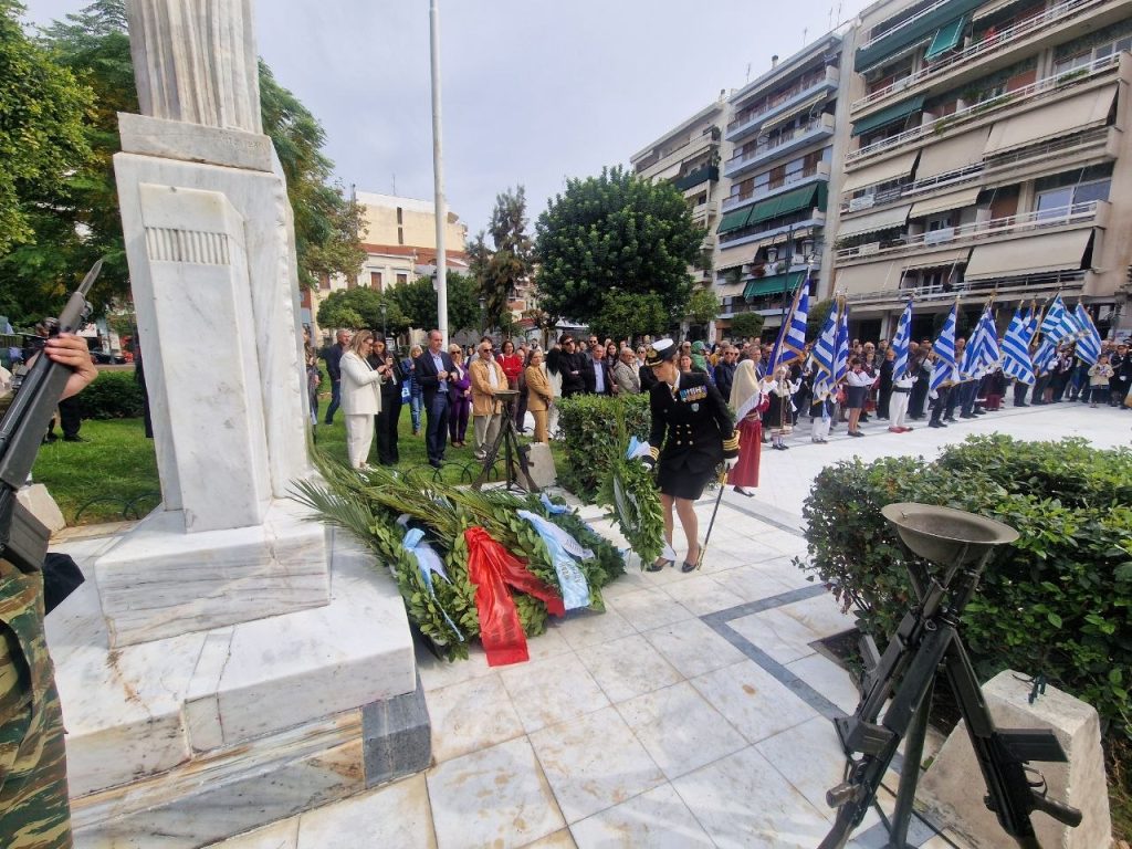 Στην ανακαινισμένη πλ. Όλγας η κατάθεση στεφάνων για το ΟΧΙ - ΦΩΤΟ