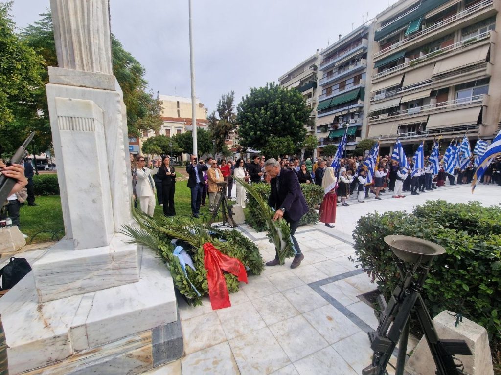 Στην ανακαινισμένη πλ. Όλγας η κατάθεση στεφάνων για το ΟΧΙ - ΦΩΤΟ