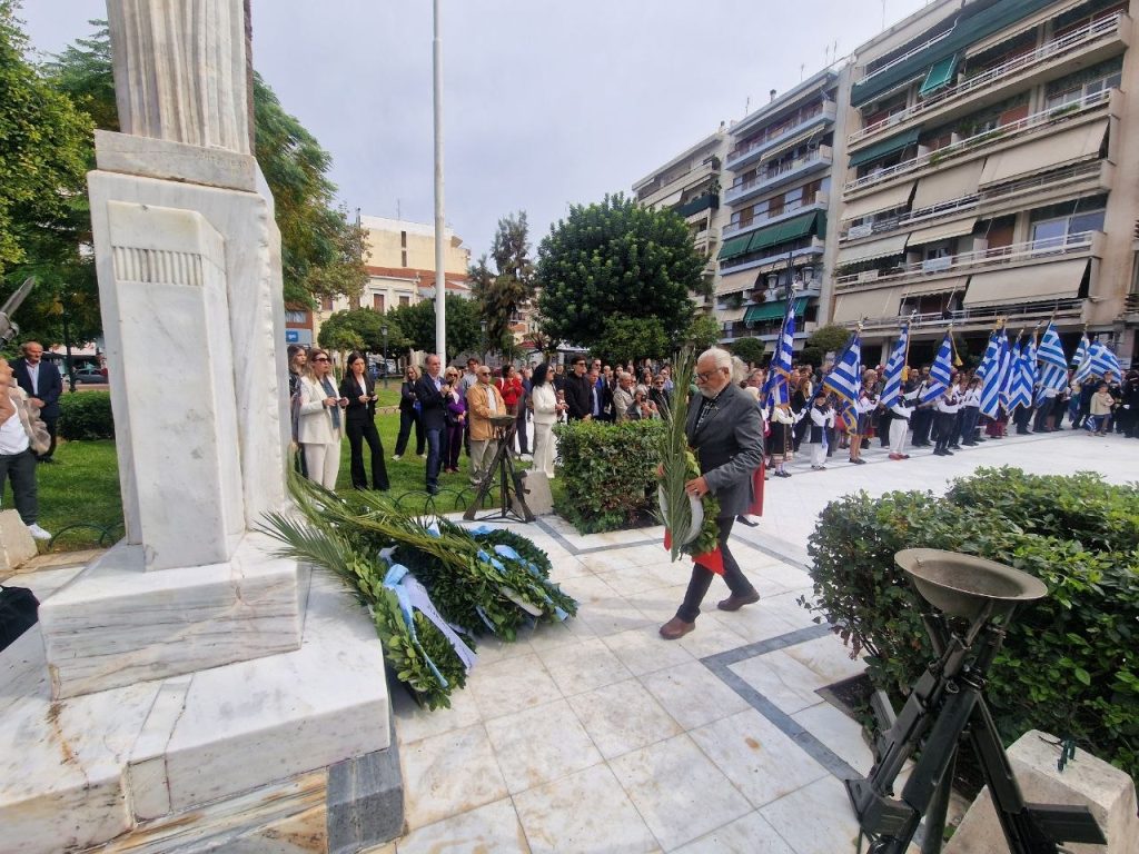 Στην ανακαινισμένη πλ. Όλγας η κατάθεση στεφάνων για το ΟΧΙ - ΦΩΤΟ