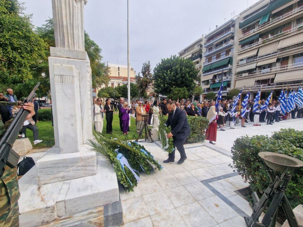 Στην ανακαινισμένη πλ. Όλγας η κατάθεση στεφάνων για το ΟΧΙ - ΦΩΤΟ