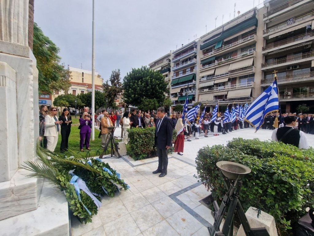 Στην ανακαινισμένη πλ. Όλγας η κατάθεση στεφάνων για το ΟΧΙ - ΦΩΤΟ