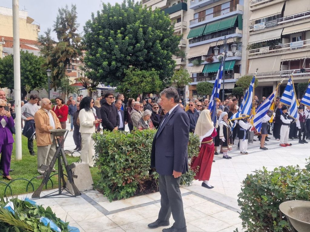 Στην ανακαινισμένη πλ. Όλγας η κατάθεση στεφάνων για το ΟΧΙ - ΦΩΤΟ