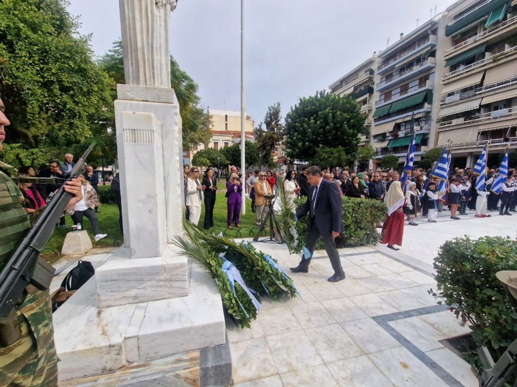 Στην ανακαινισμένη πλ. Όλγας η κατάθεση στεφάνων για το ΟΧΙ - ΦΩΤΟ