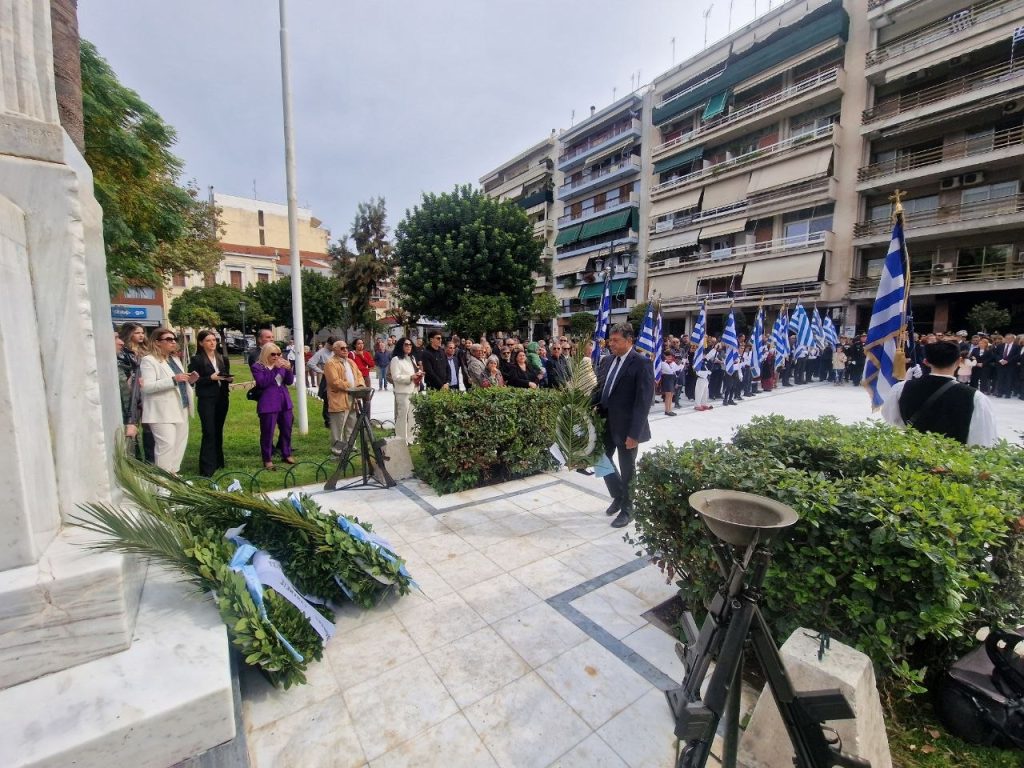 Στην ανακαινισμένη πλ. Όλγας η κατάθεση στεφάνων για το ΟΧΙ - ΦΩΤΟ
