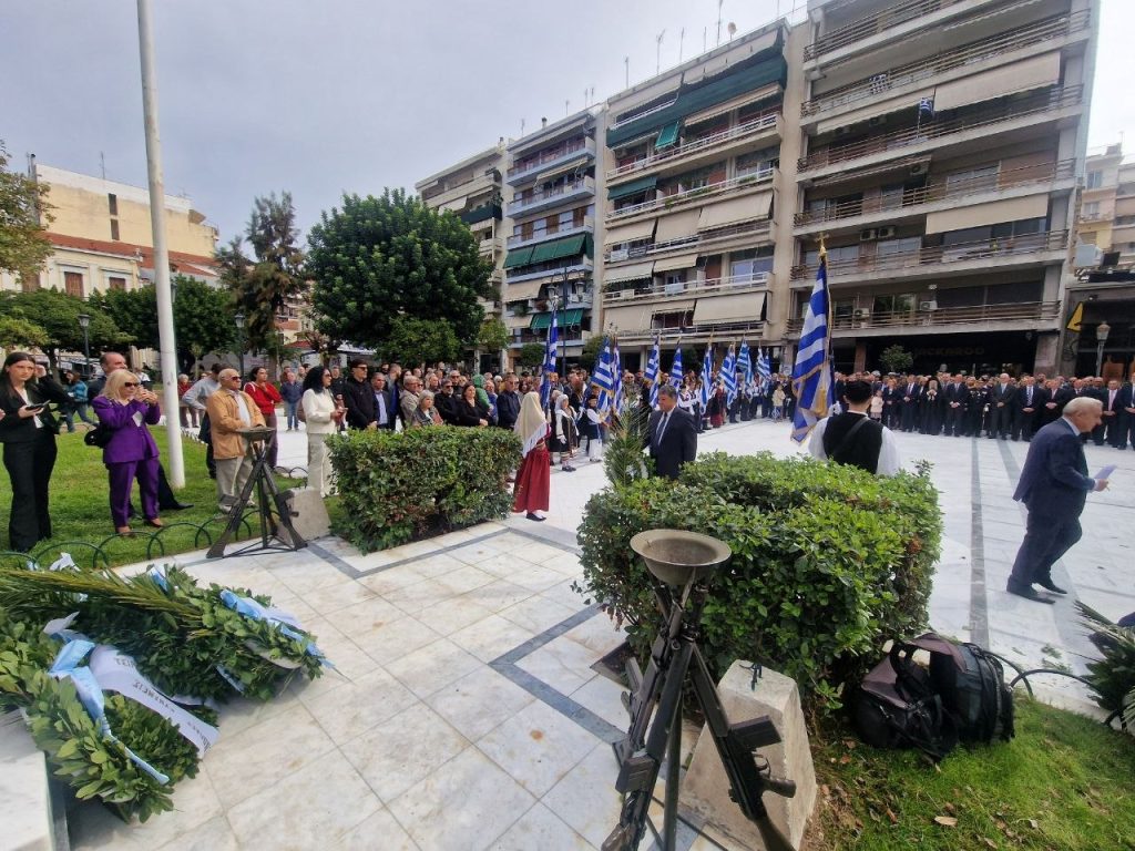 Στην ανακαινισμένη πλ. Όλγας η κατάθεση στεφάνων για το ΟΧΙ - ΦΩΤΟ