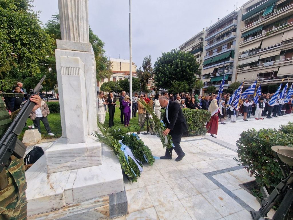 Στην ανακαινισμένη πλ. Όλγας η κατάθεση στεφάνων για το ΟΧΙ - ΦΩΤΟ