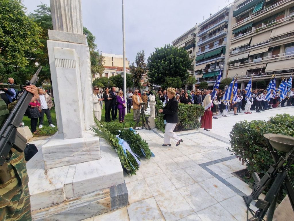 Στην ανακαινισμένη πλ. Όλγας η κατάθεση στεφάνων για το ΟΧΙ - ΦΩΤΟ