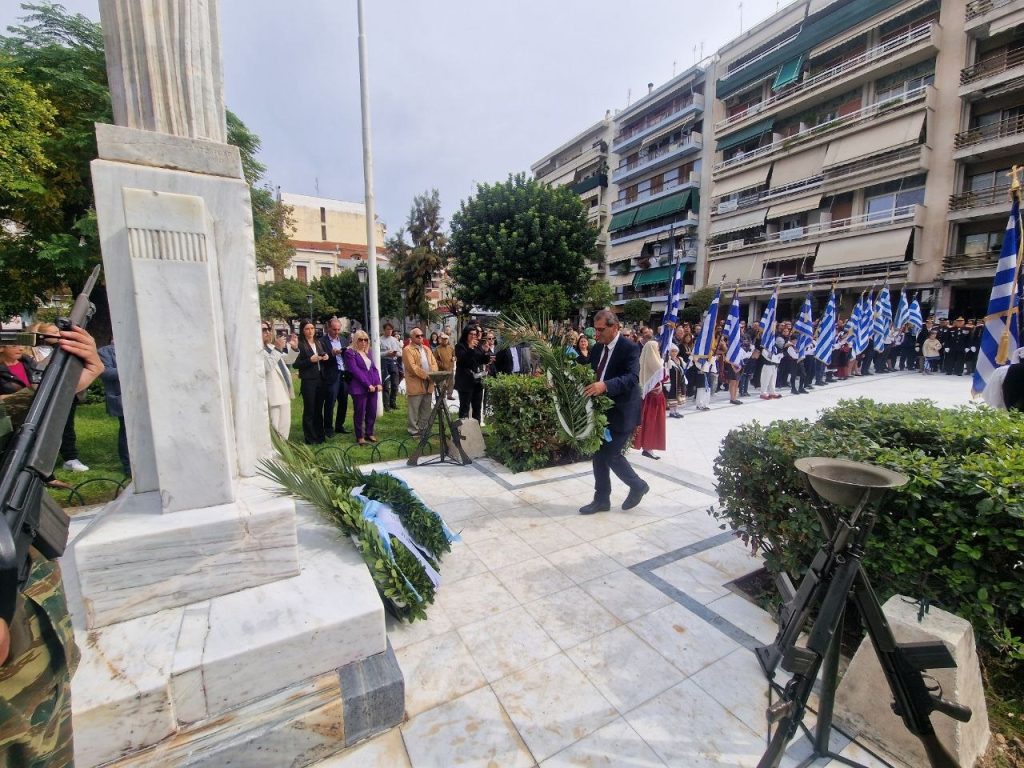 Στην ανακαινισμένη πλ. Όλγας η κατάθεση στεφάνων για το ΟΧΙ - ΦΩΤΟ