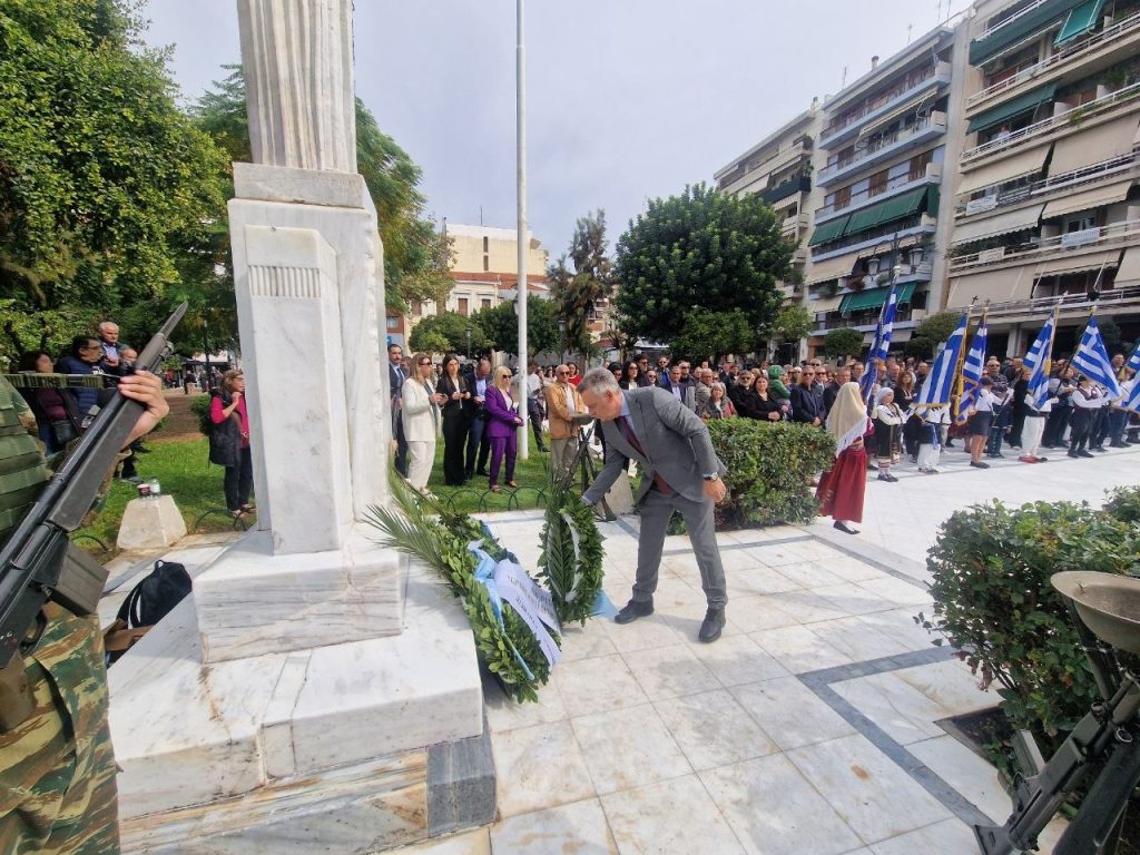 Στην ανακαινισμένη πλ. Όλγας η κατάθεση στεφάνων για το ΟΧΙ - ΦΩΤΟ