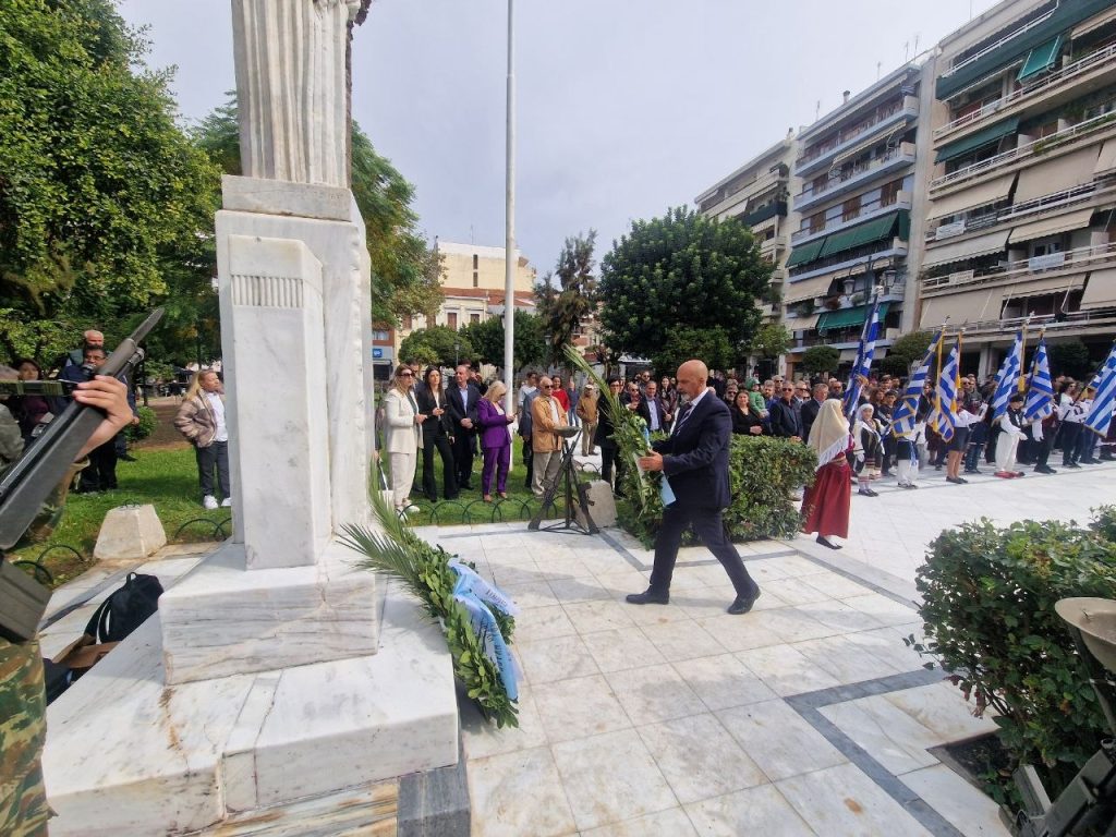 Στην ανακαινισμένη πλ. Όλγας η κατάθεση στεφάνων για το ΟΧΙ - ΦΩΤΟ