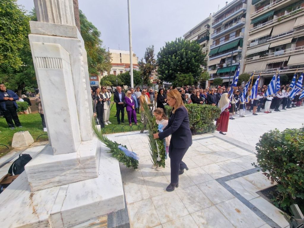 Στην ανακαινισμένη πλ. Όλγας η κατάθεση στεφάνων για το ΟΧΙ - ΦΩΤΟ