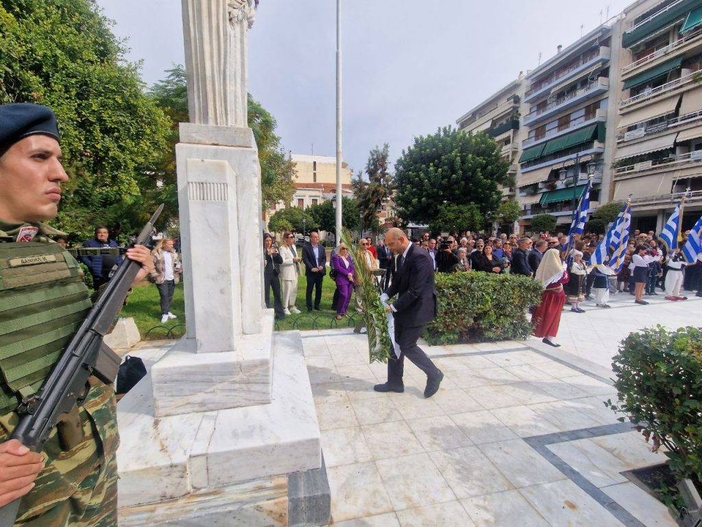 Στην ανακαινισμένη πλ. Όλγας η κατάθεση στεφάνων για το ΟΧΙ - ΦΩΤΟ