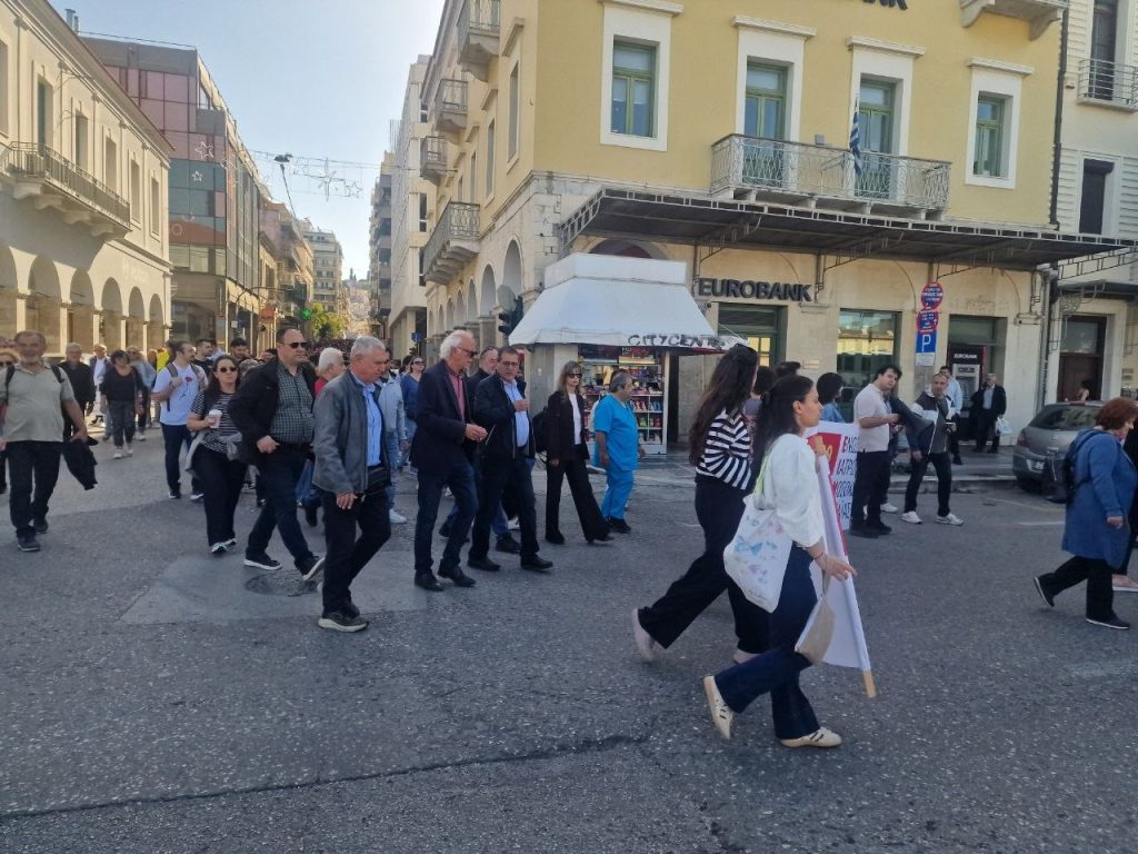 Πάτρα: Χιλιάδες στην πορεία! Ζητούν μέτρα για την ακρίβεια και την Παιδεία - φωτο και βιντεο