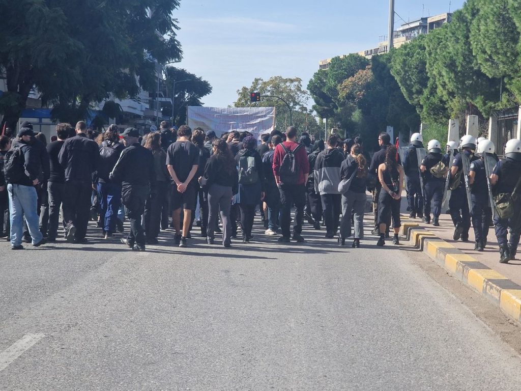 Πάτρα: Χιλιάδες στην πορεία! Ζητούν μέτρα για την ακρίβεια και την Παιδεία - φωτο και βιντεο